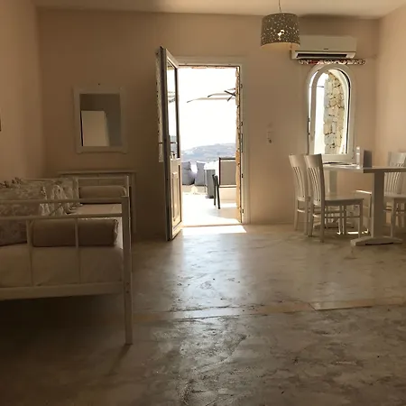 Anixi Lounge מלון